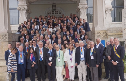 FOTO DE GRUPO FRENTE AL PALACIO DE LA MAGDALENA